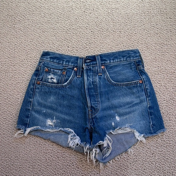 Levi’s 501 Jean Shorts - Picture 3 of 4